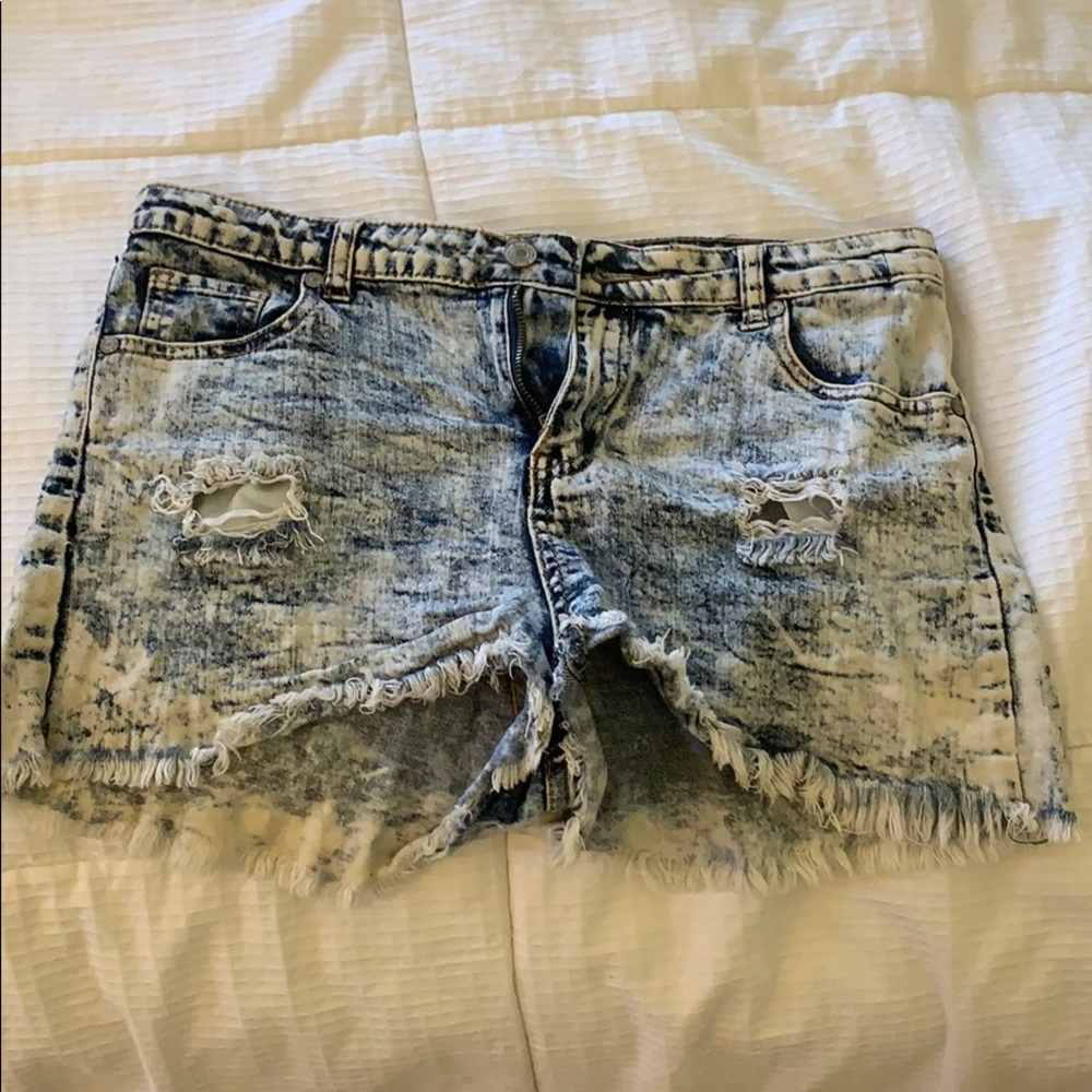 Light Jean ripped frayed distressed shorts
